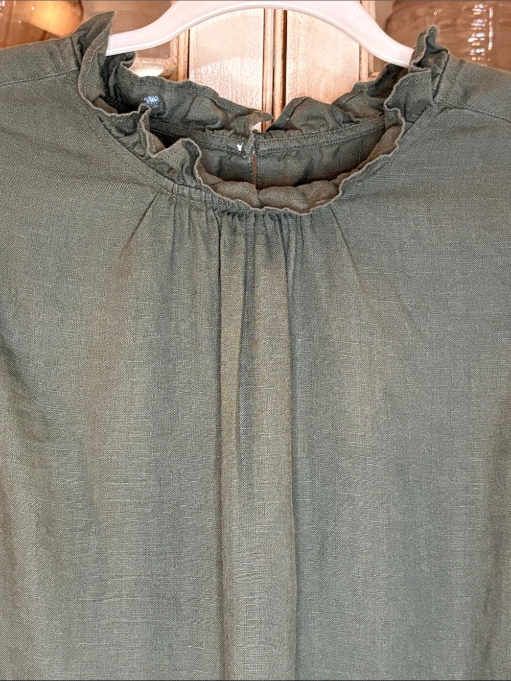 EUC J. Crew 100% Linen Ruffle Neck Puff Sleeve Top in Olive Green