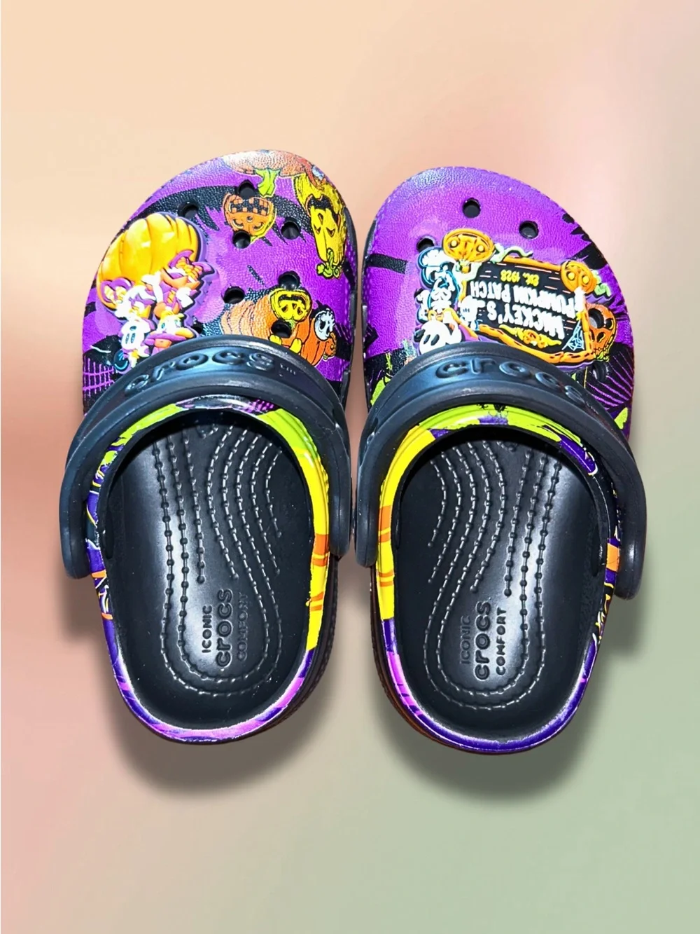 CROCS vibrant print