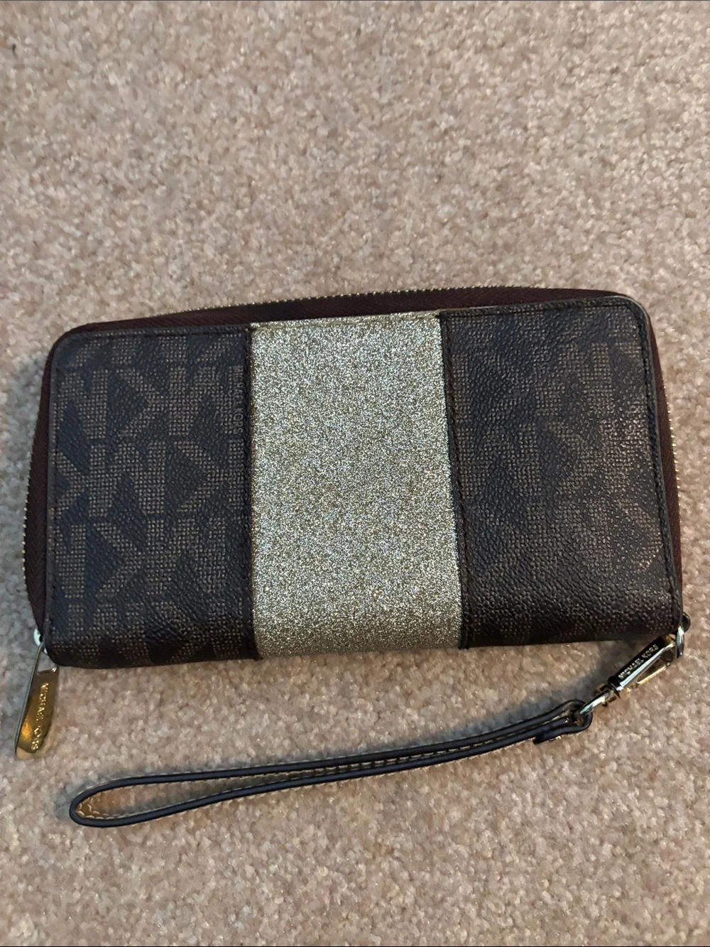 Michael Kors zip around