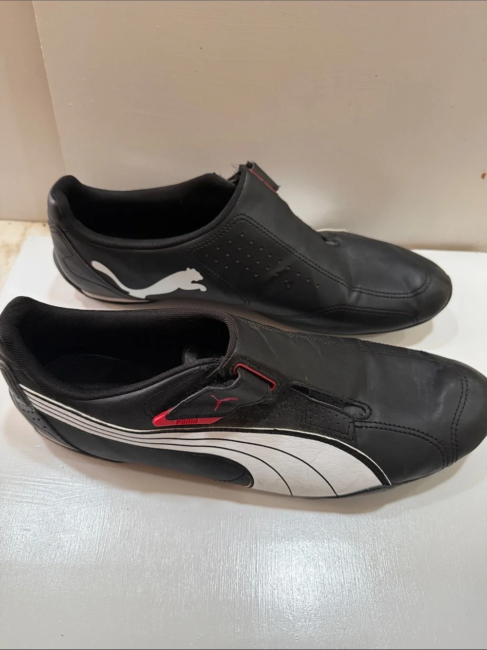 PUMA REDON MENS 13 MOVE DRIVING SHOES BLACK WHITE ADJUSTABLE CASUAL SNEAKERS