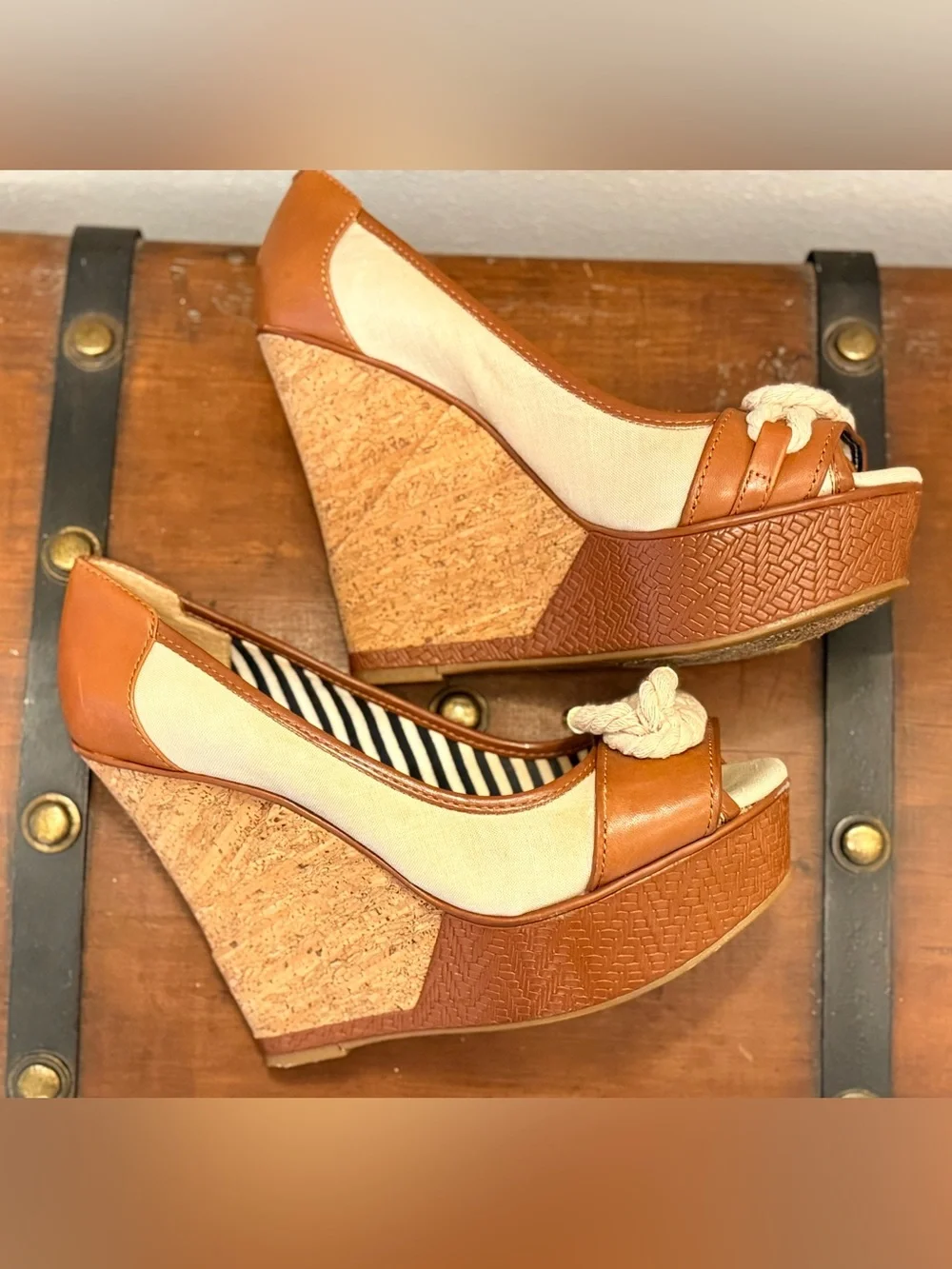Gianni Bini pair wedges peep