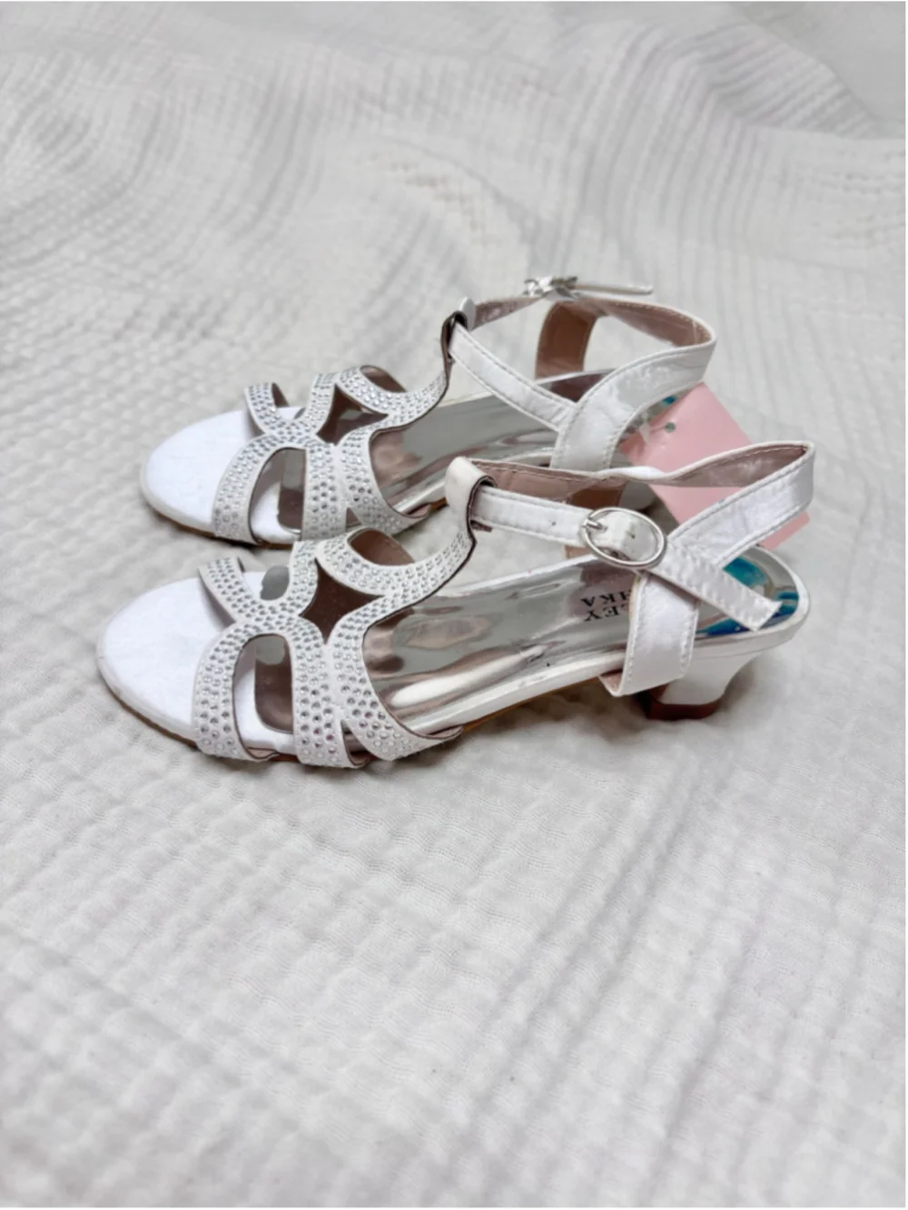 Girls Badgley Mischka Dress Shoes 1 (Little Girl) White Silver Rhinestone