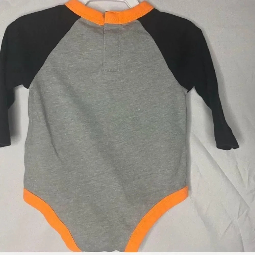 Nike long sleeve onsie size 3M