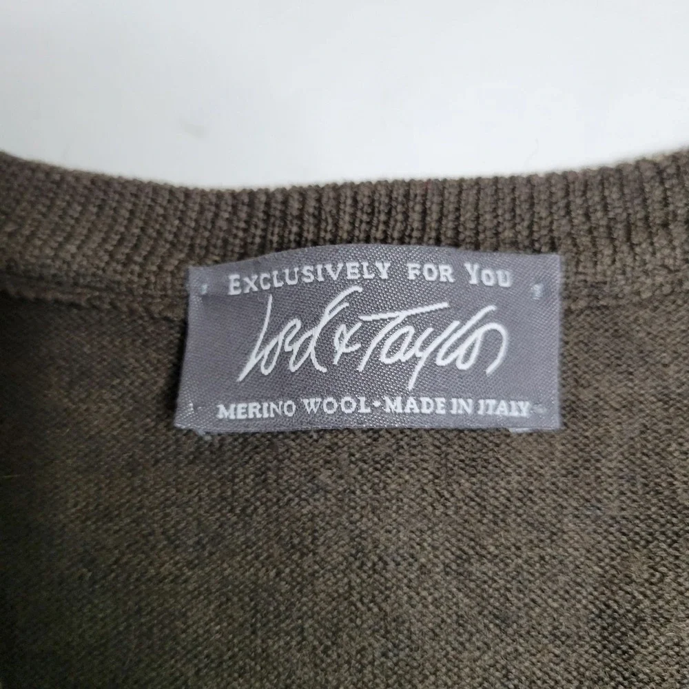 Lord & Taylor neck design
