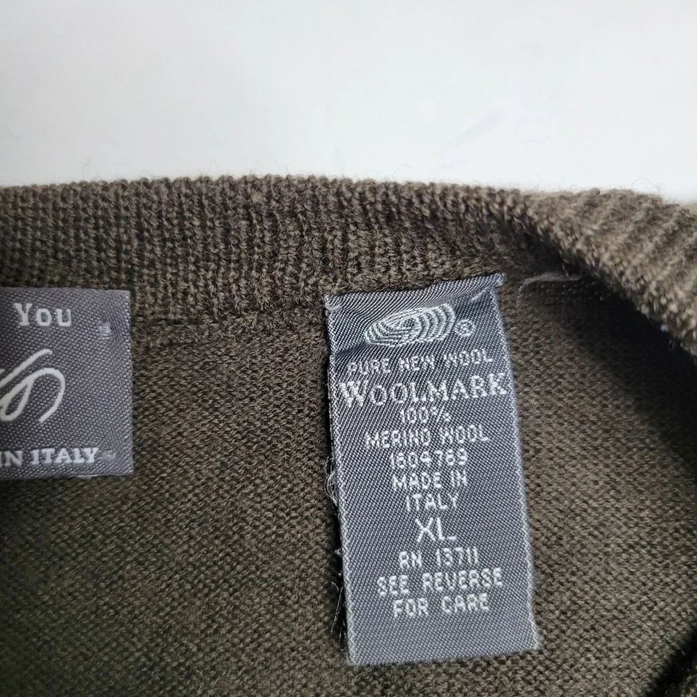 Lord & Taylor neck design