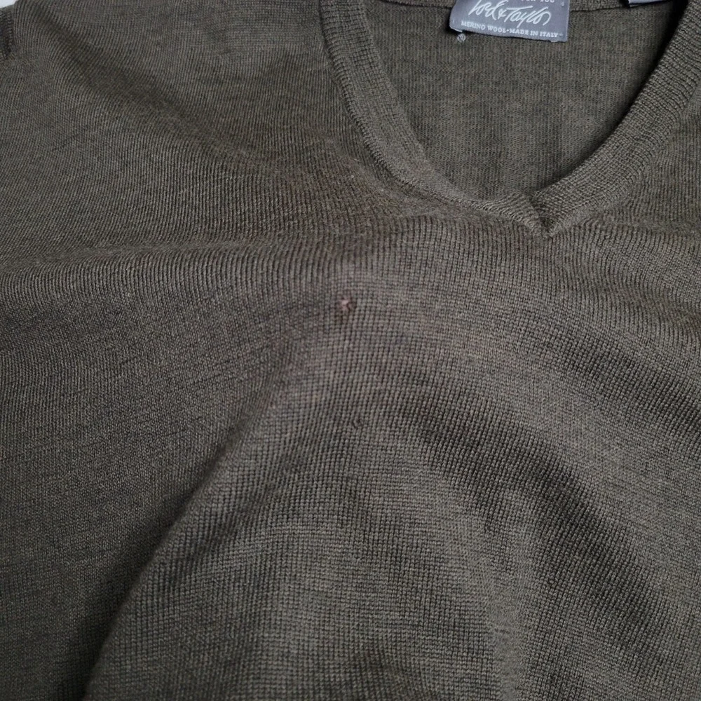 Lord & Taylor neck design