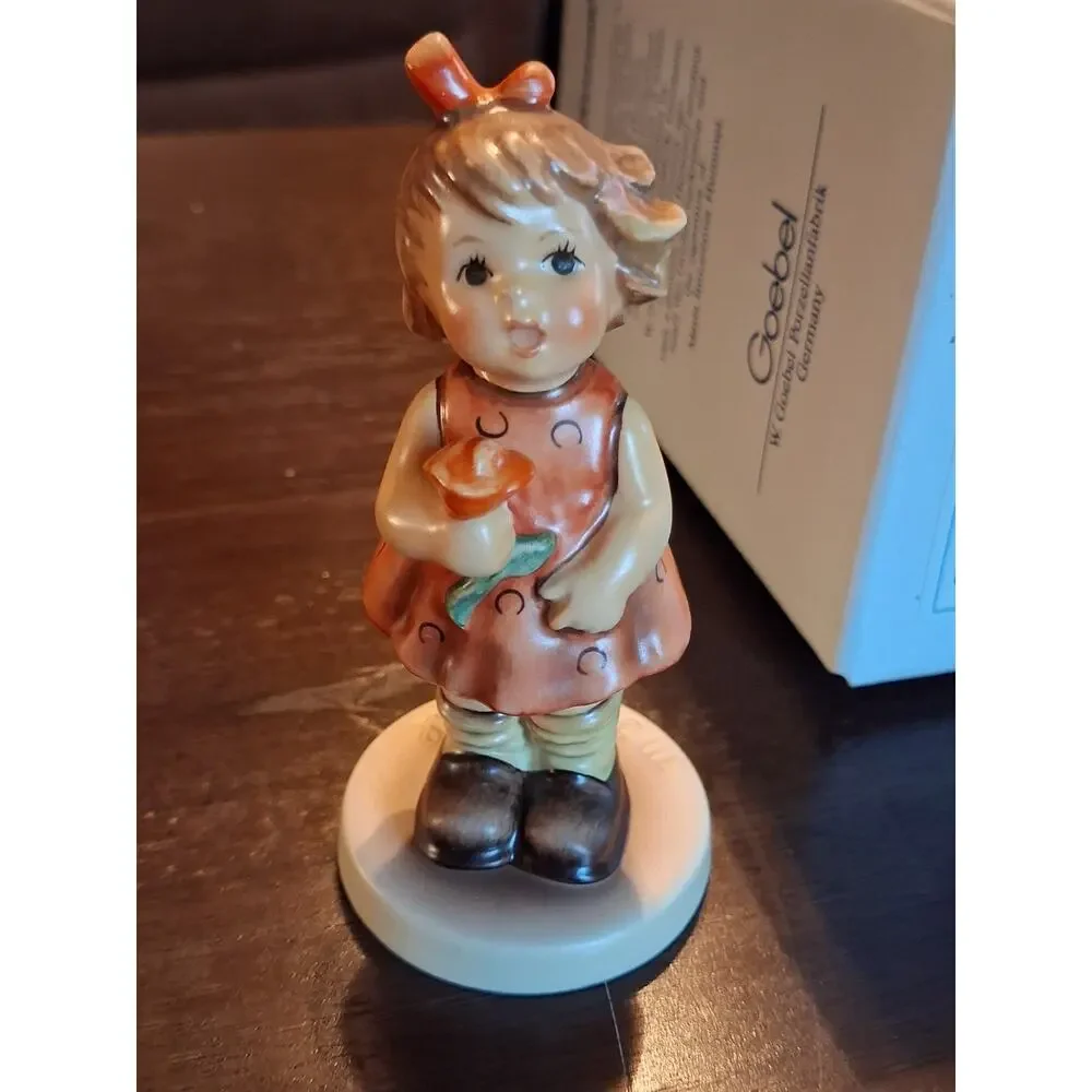 Hummel this figurine