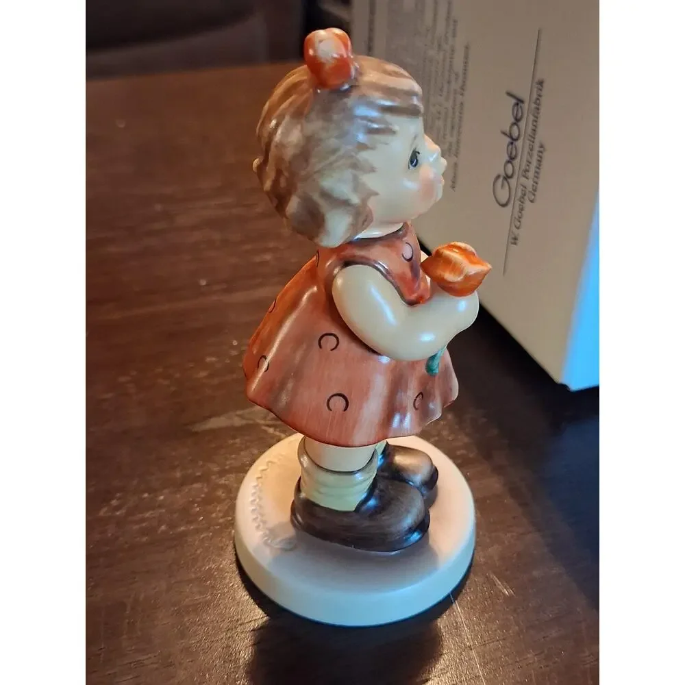 Hummel this figurine