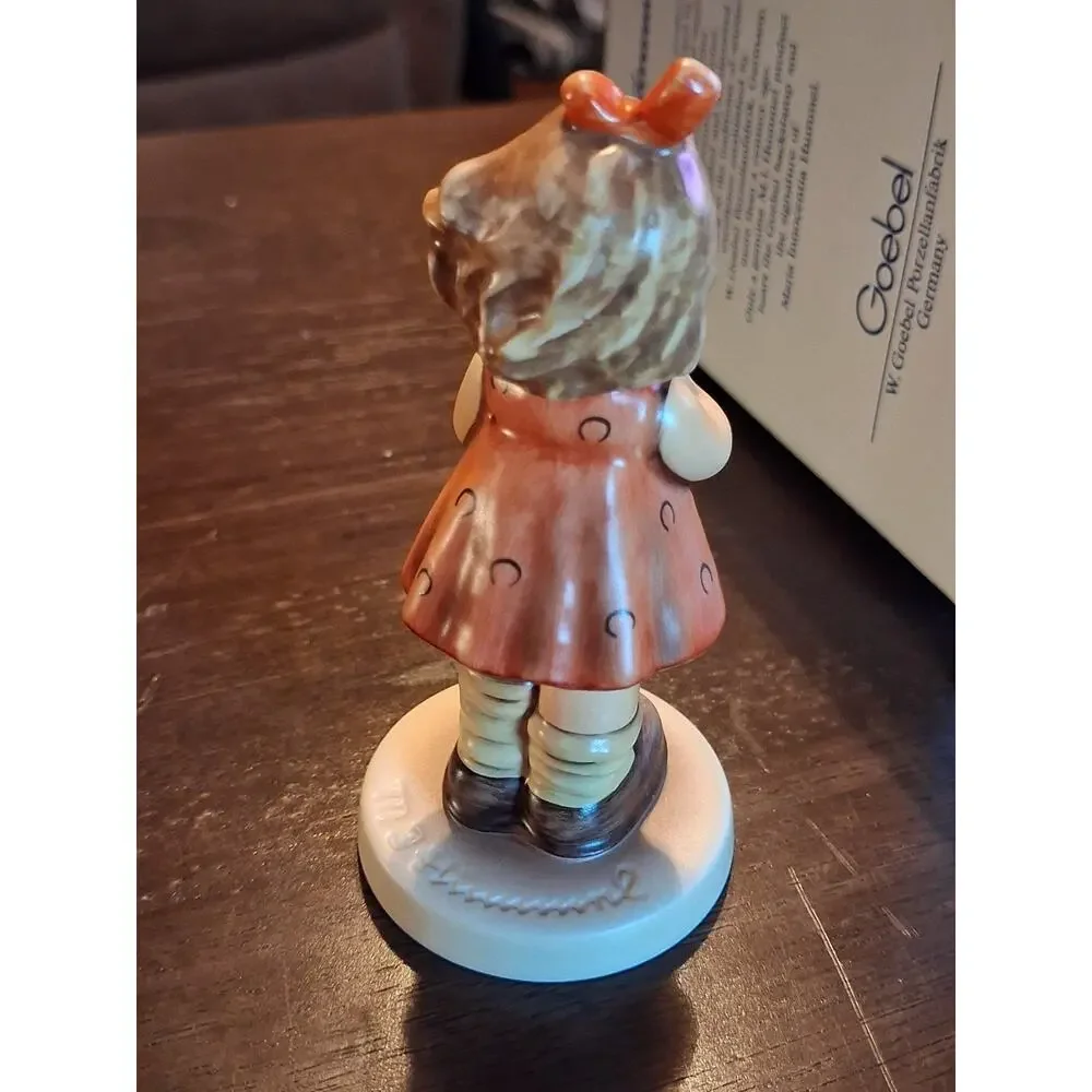 Hummel this figurine