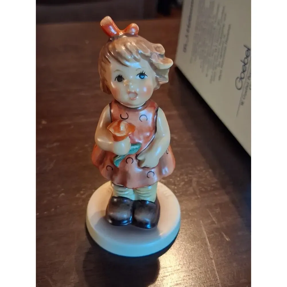 Hummel this figurine