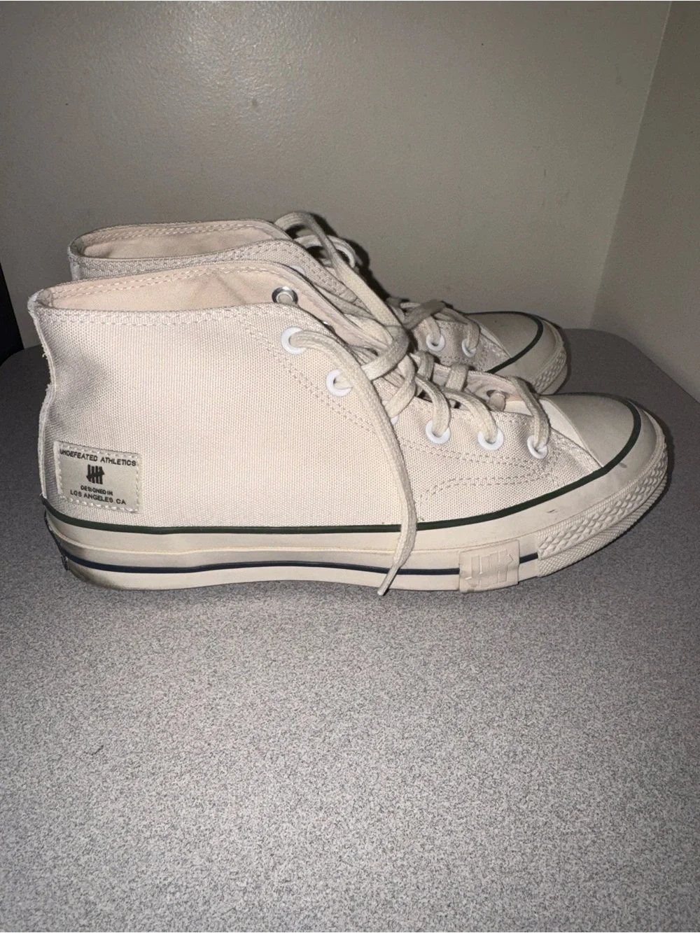 Converse los left light
