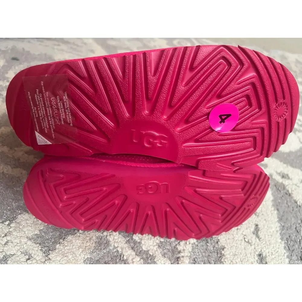 UGG new without