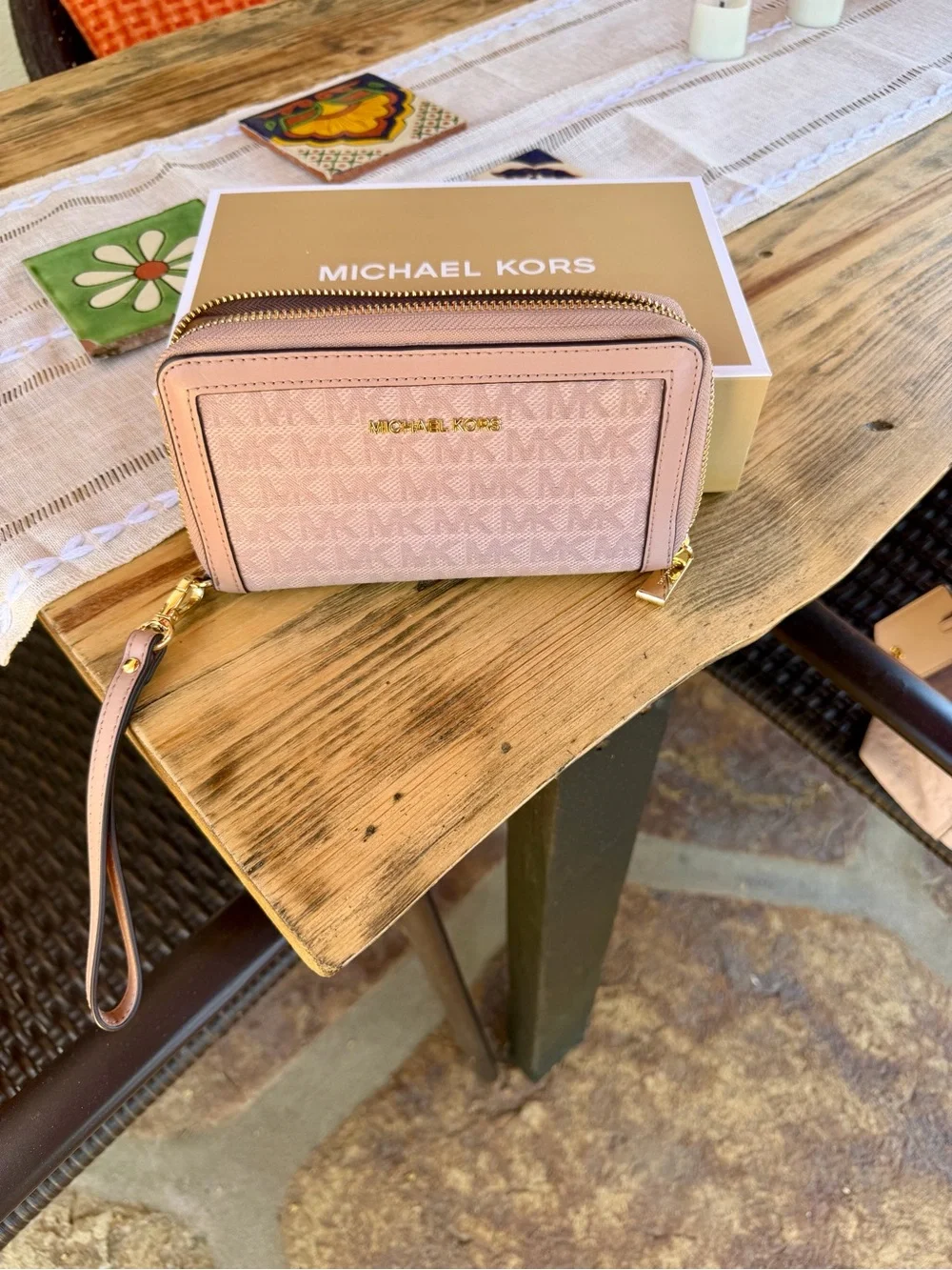 Michael Kors compact zip