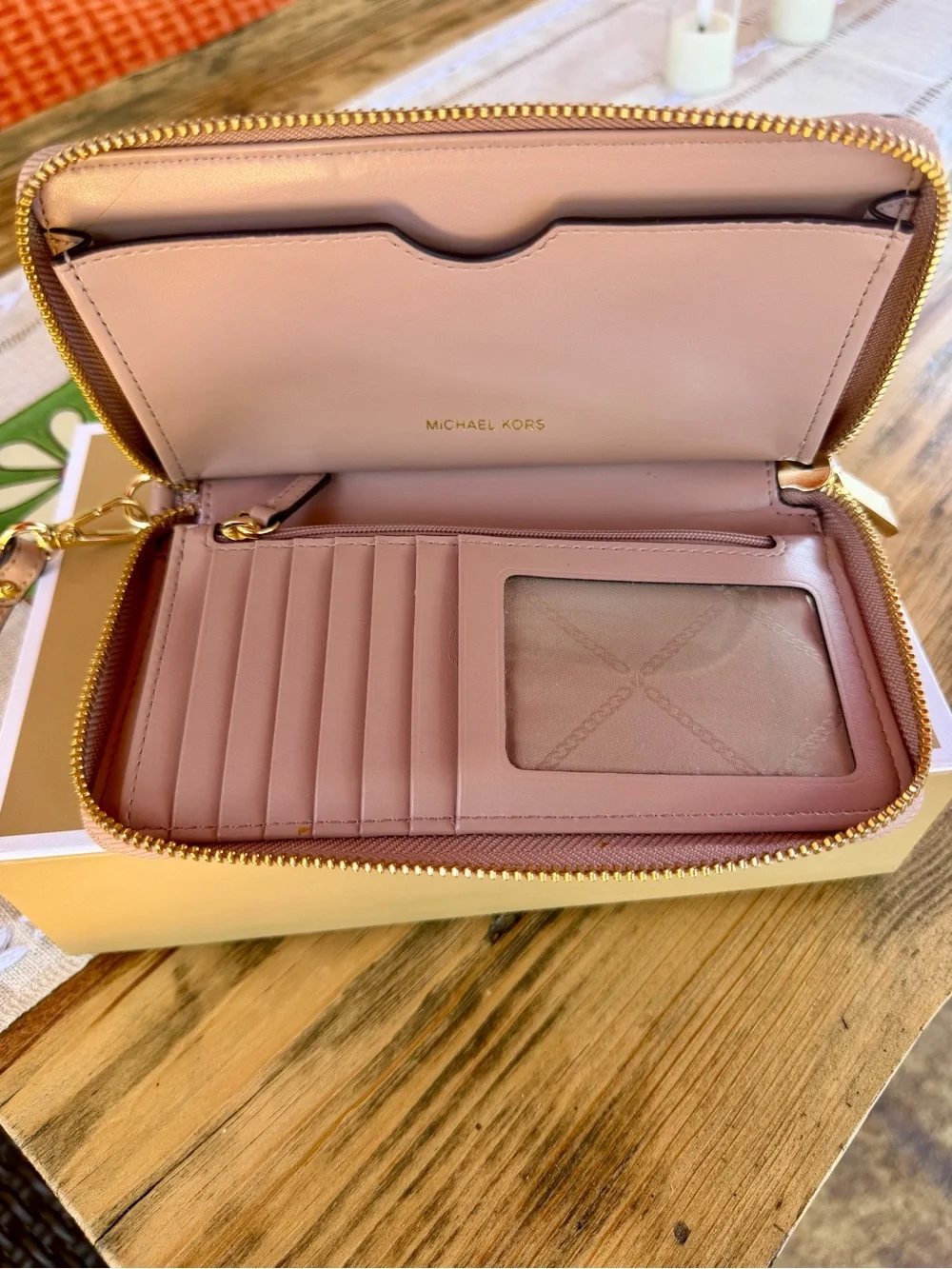 Michael Kors compact zip