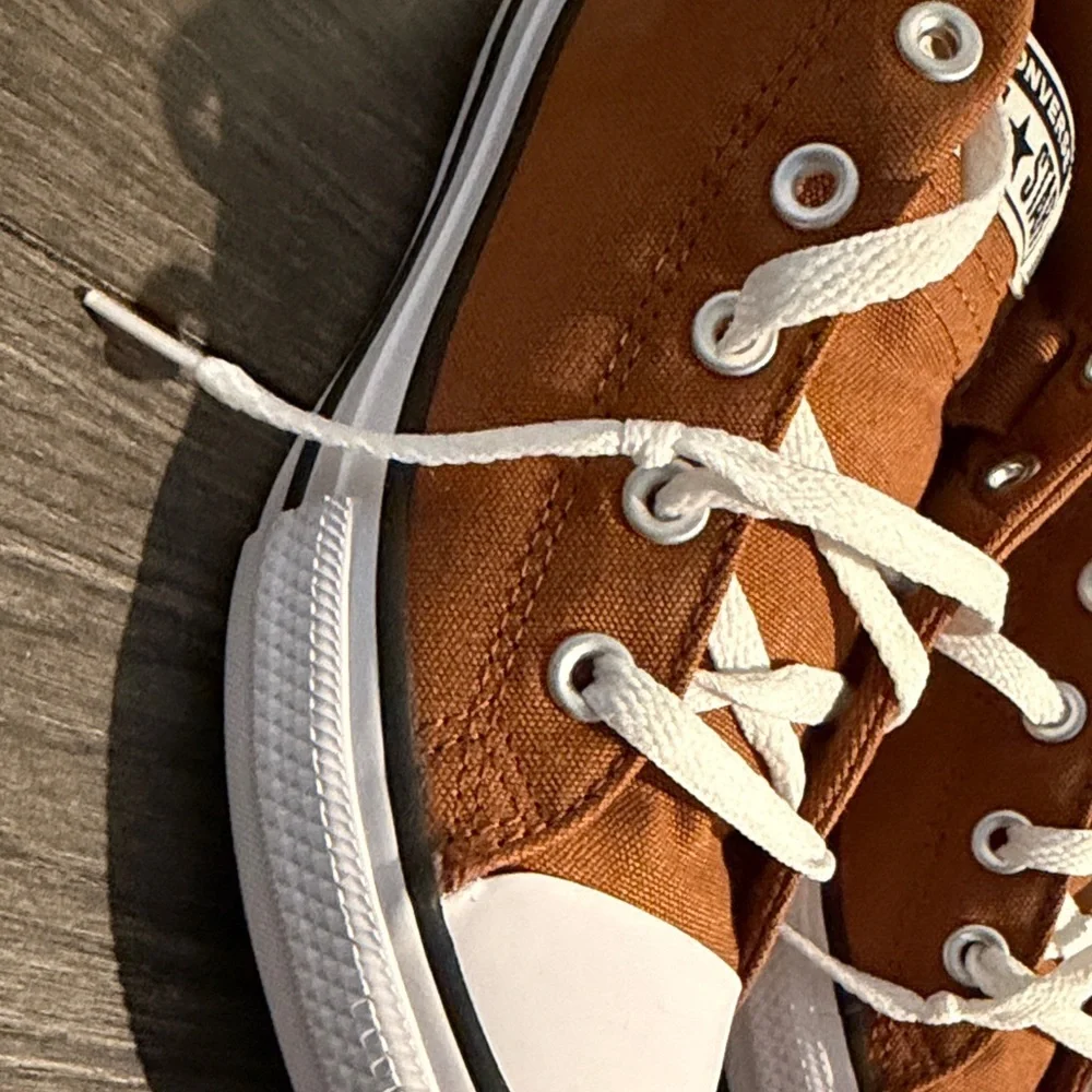 Converse comes box