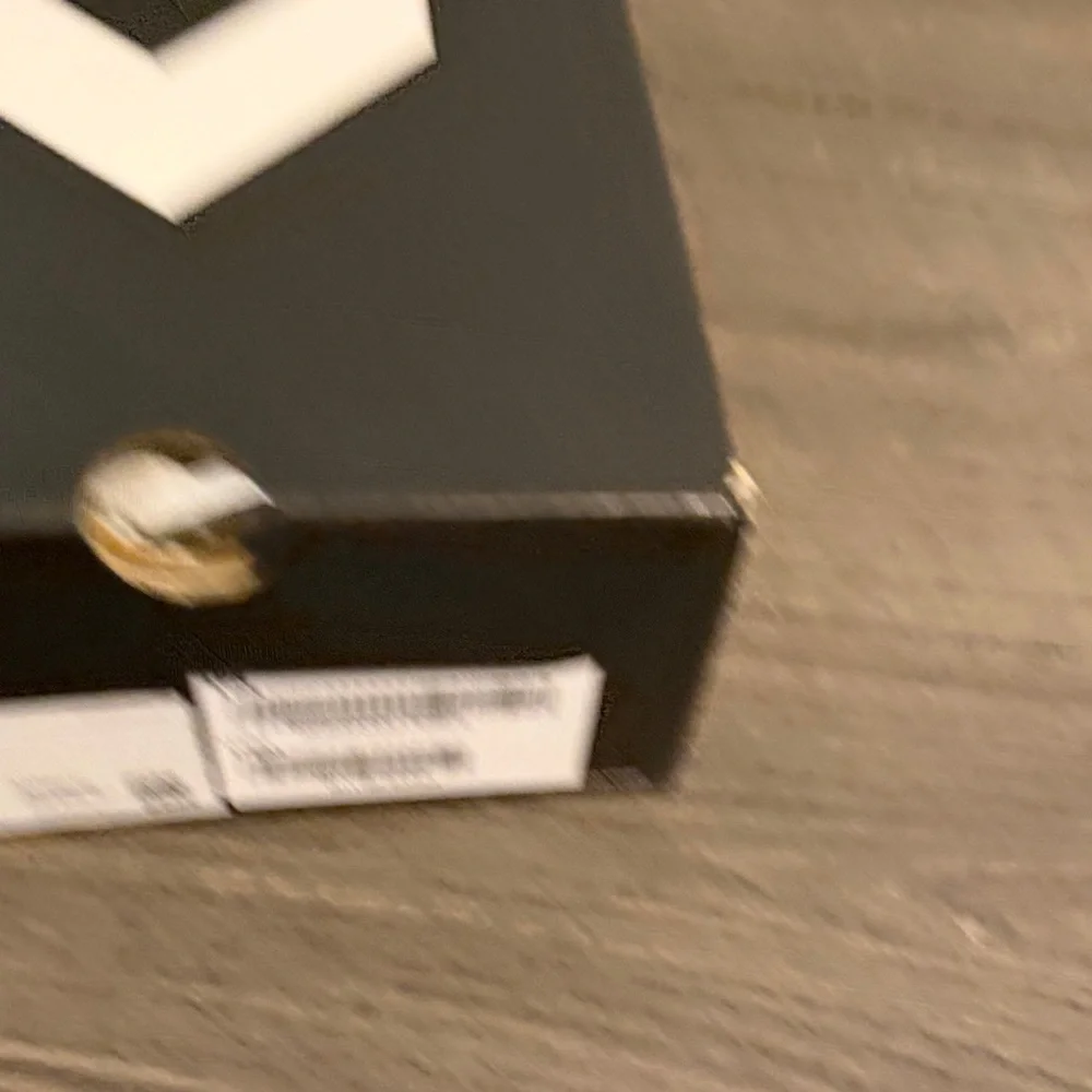 Converse comes box
