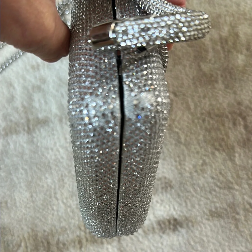 Dune London events clasp