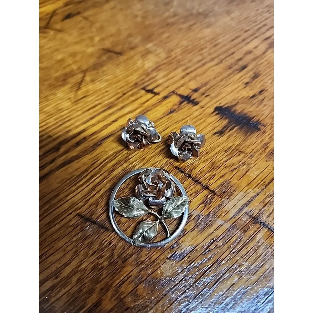 Vintage Krementz 14K Overlay Rose Circle Brooch With Matching Screwback Earrings