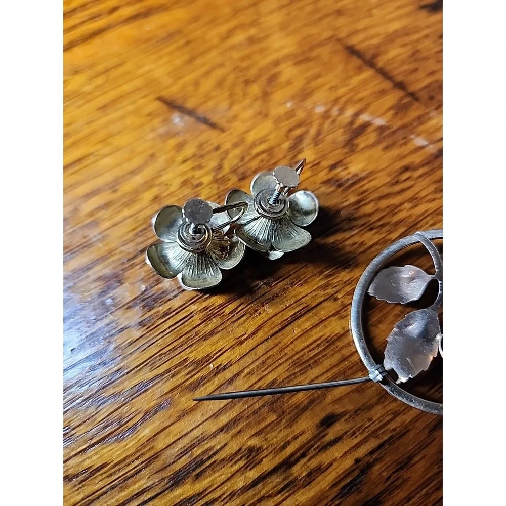 Richard Krementz Gemstones add touch