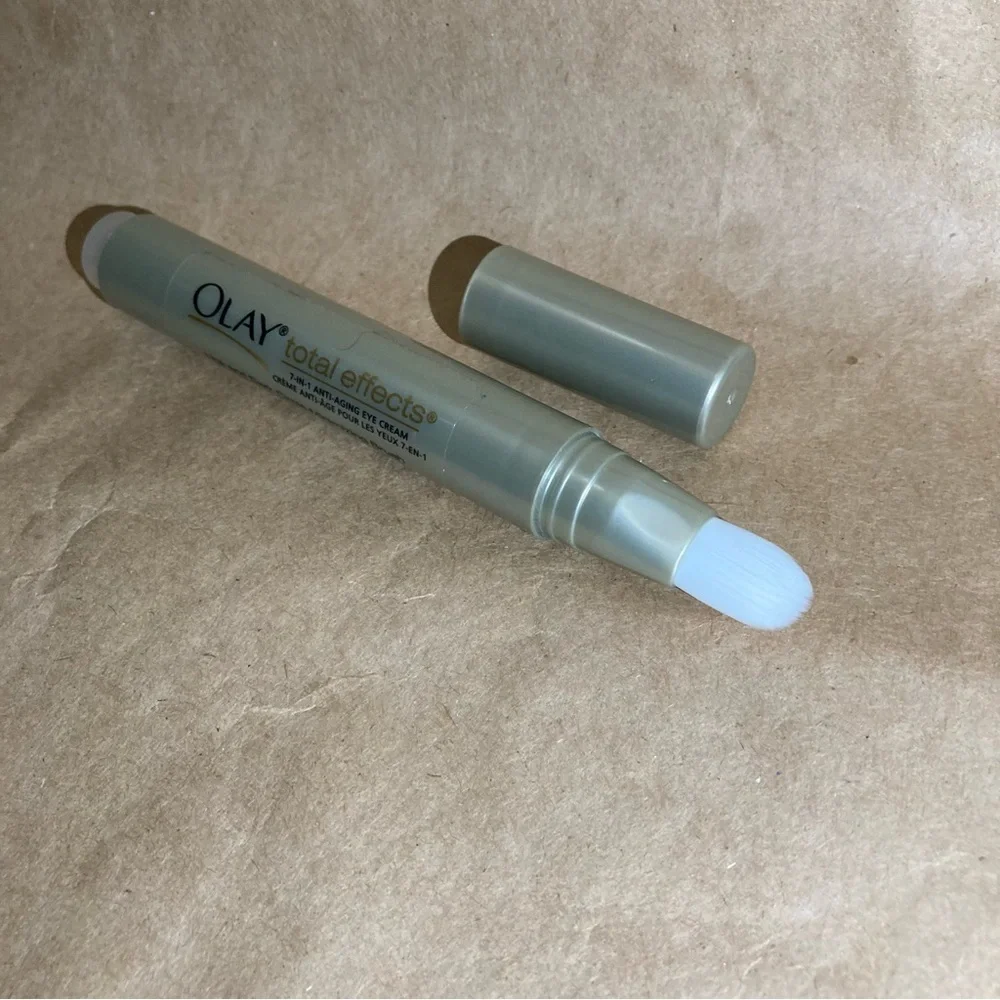 olay total effects 7 in 1 eye cream brush
