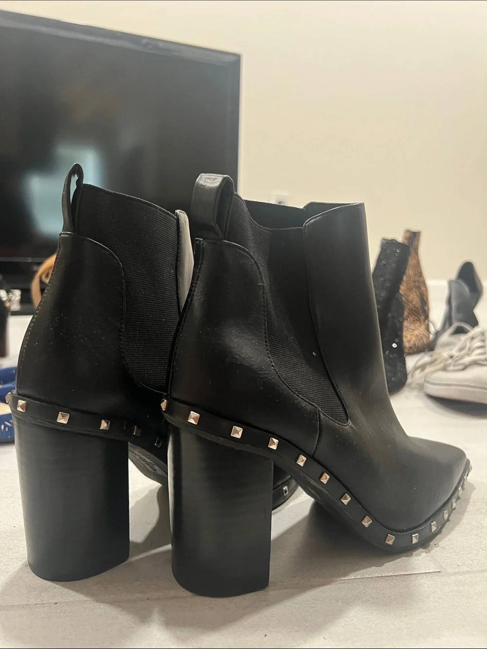 N/A sleek black