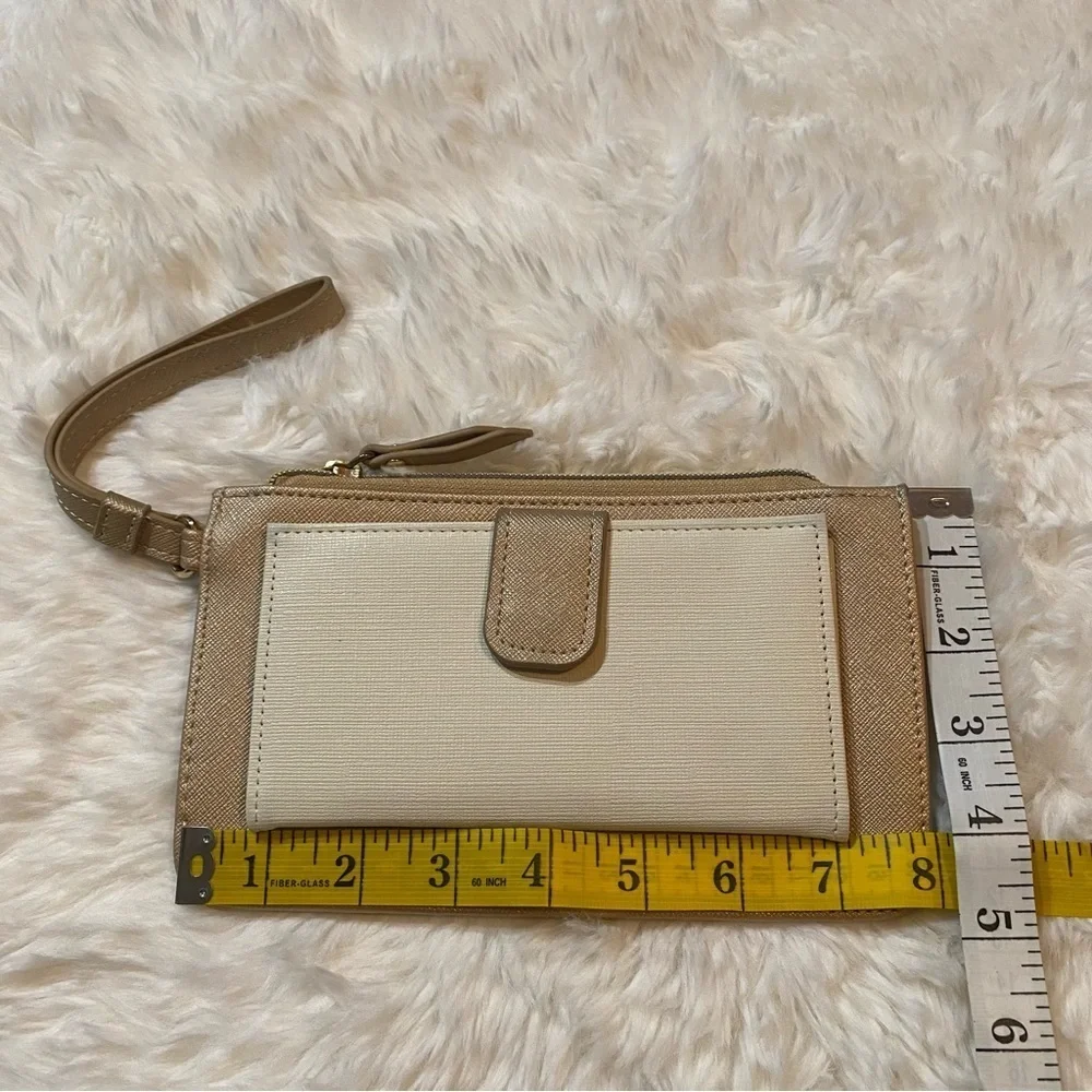 Minicci cream wristlet