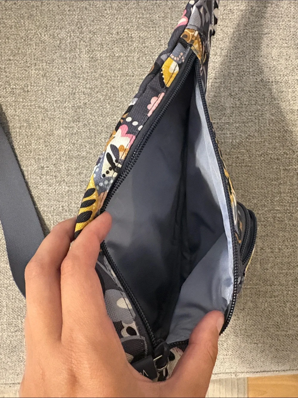 Vera Bradley print single pocket