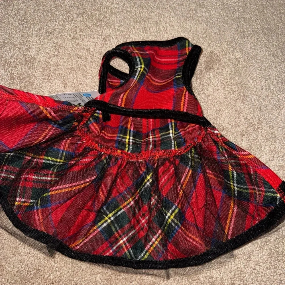 max’s closet red holiday