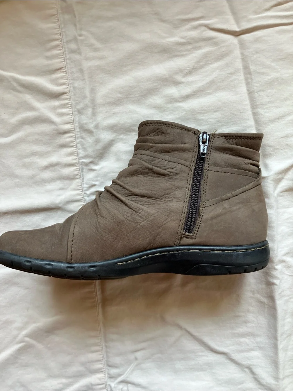 Cobb Hill Taupe Ruched Ankle Boots with Decorative Buttons size 7