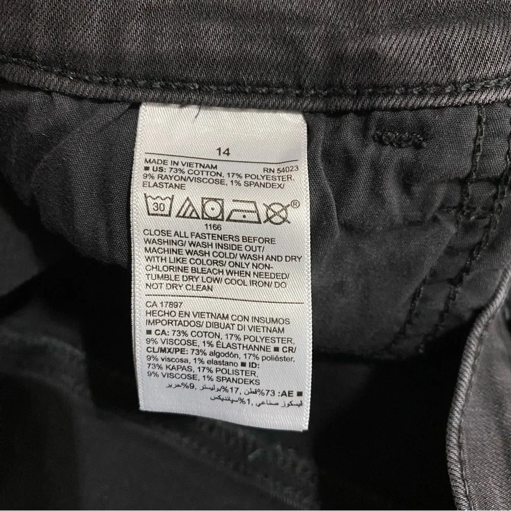 Old Navy waist 25”