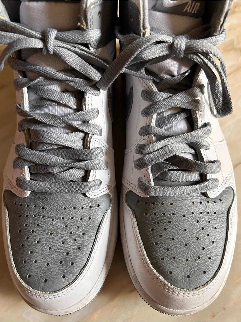 Nike Air Jordan 1 Retro High OG Size US 9 Mens Gray & White