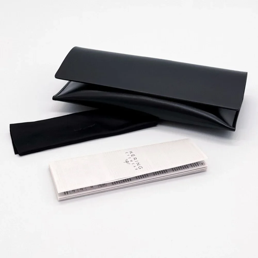 Saint Laurent model sl675