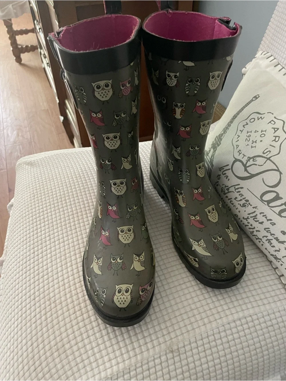 Gray and pink Owl Print Rain Boots with Pink Lining rubber pull on size 8