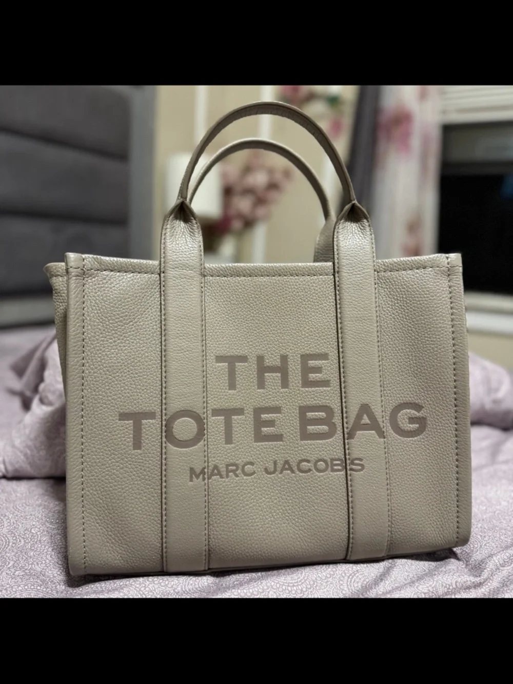 Marc Jacobs The Leather Medium Tote Bag