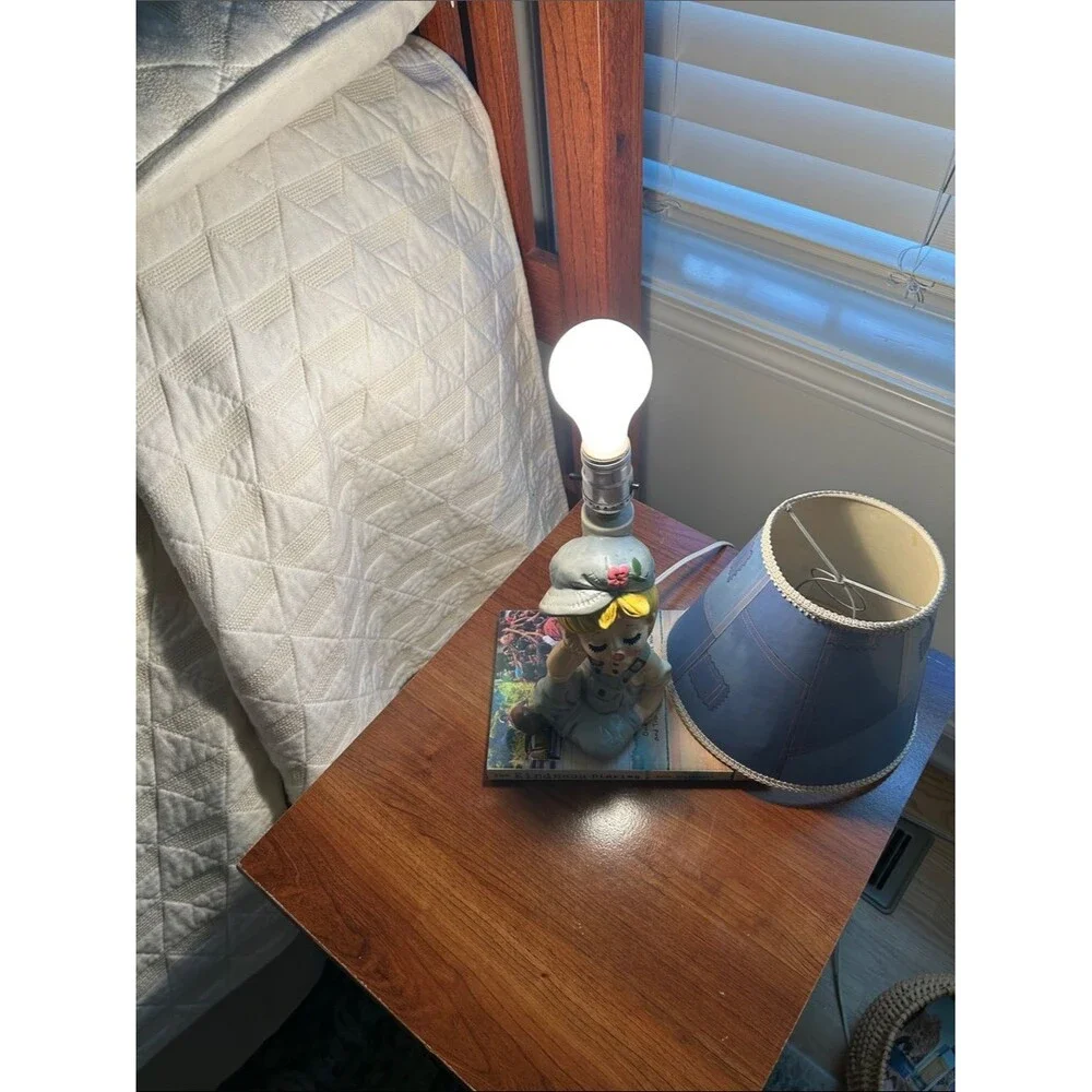 Unbranded cohesive place accents