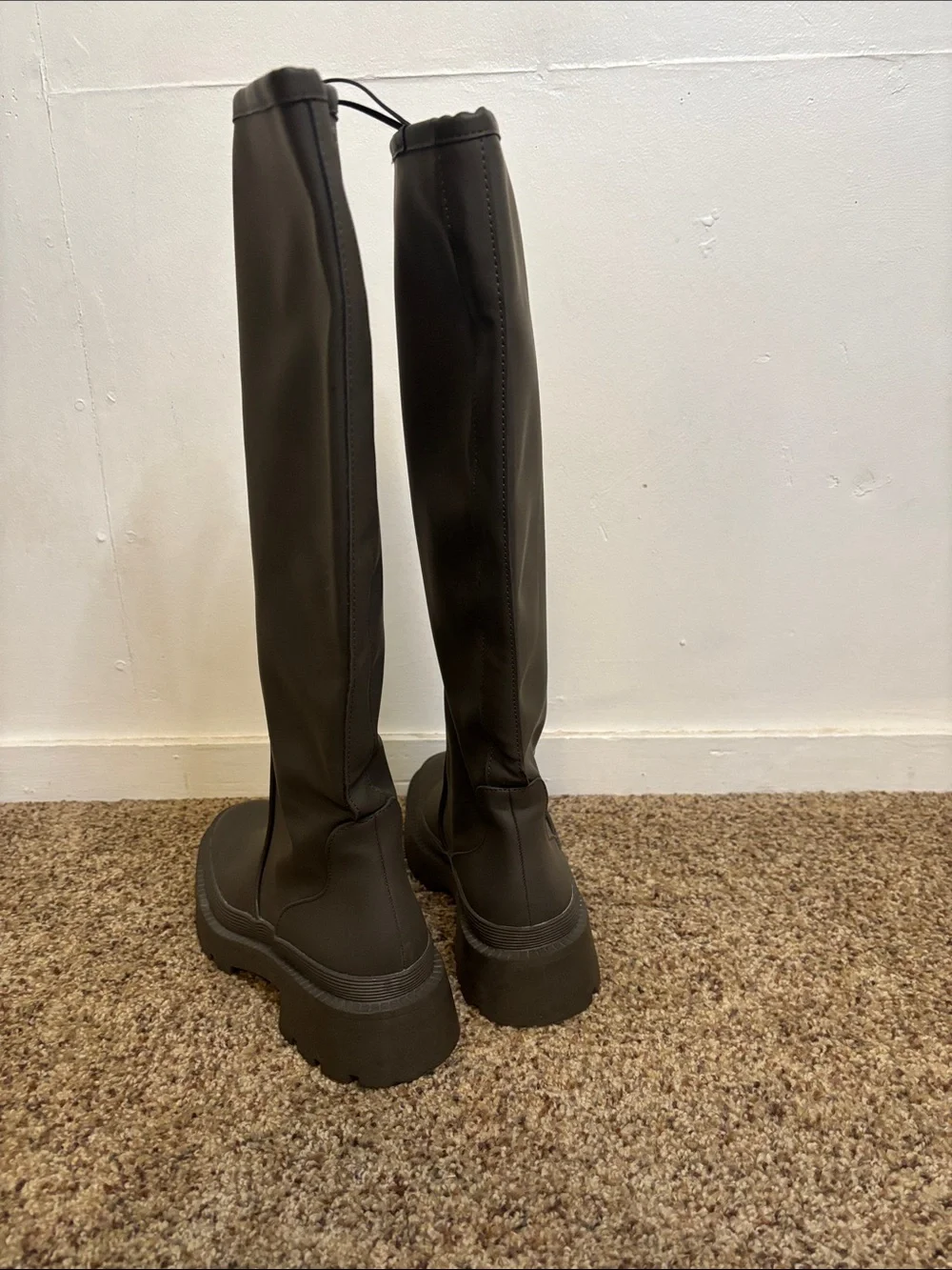 Zara stylish women