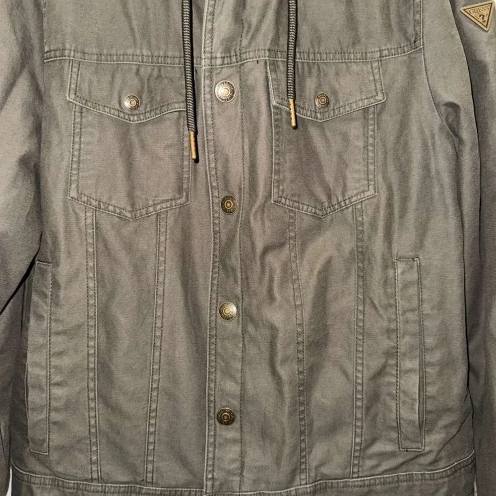 Guess men size
