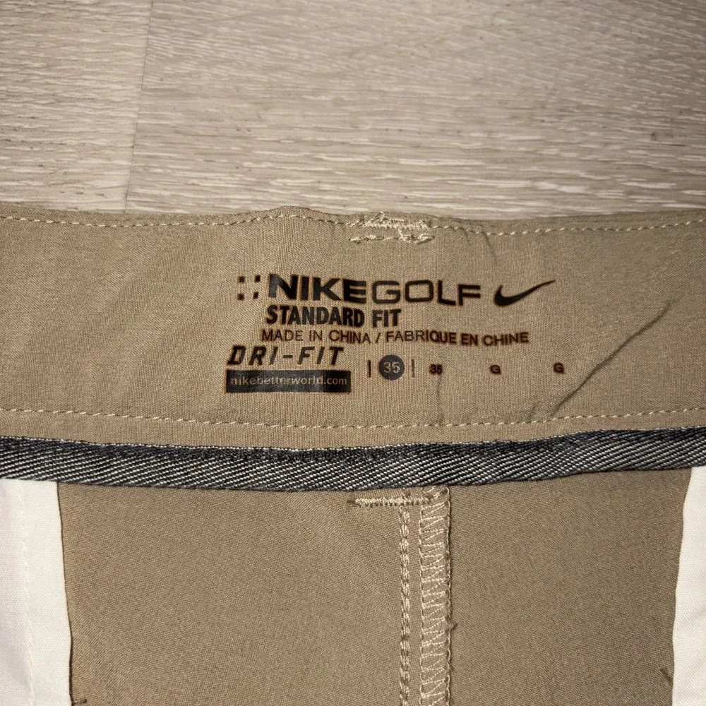Nike khaki 35x22 light