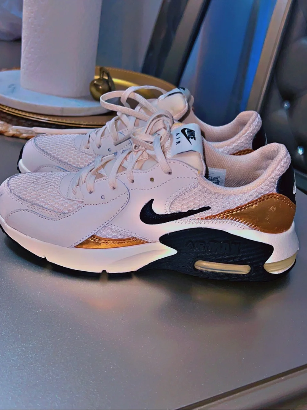 Nike Air Max Women’s White Gold Black Sneakers Size 7