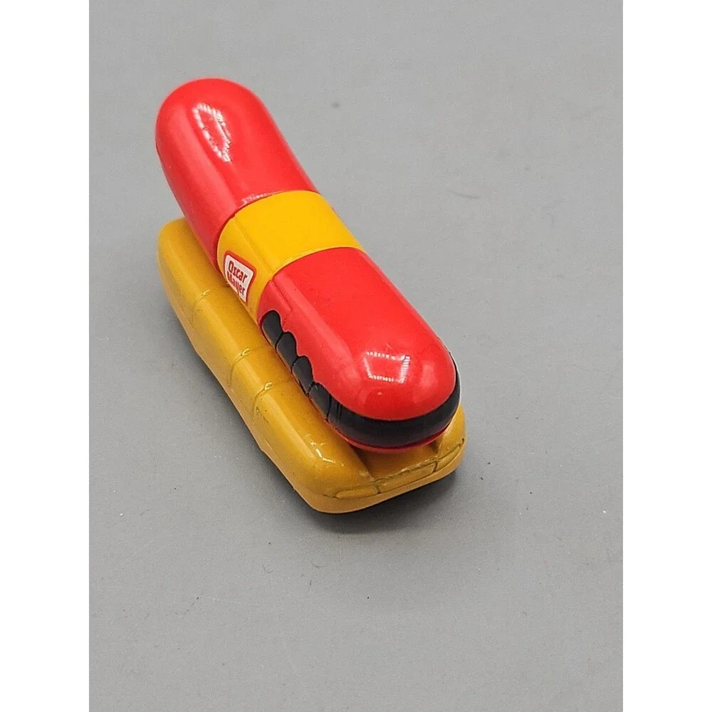 VINTAGE 1993 HOT WHEELS OSCAR MAYER WIENERMOBILE DIECAST 1:64 SCALE CAR TOY