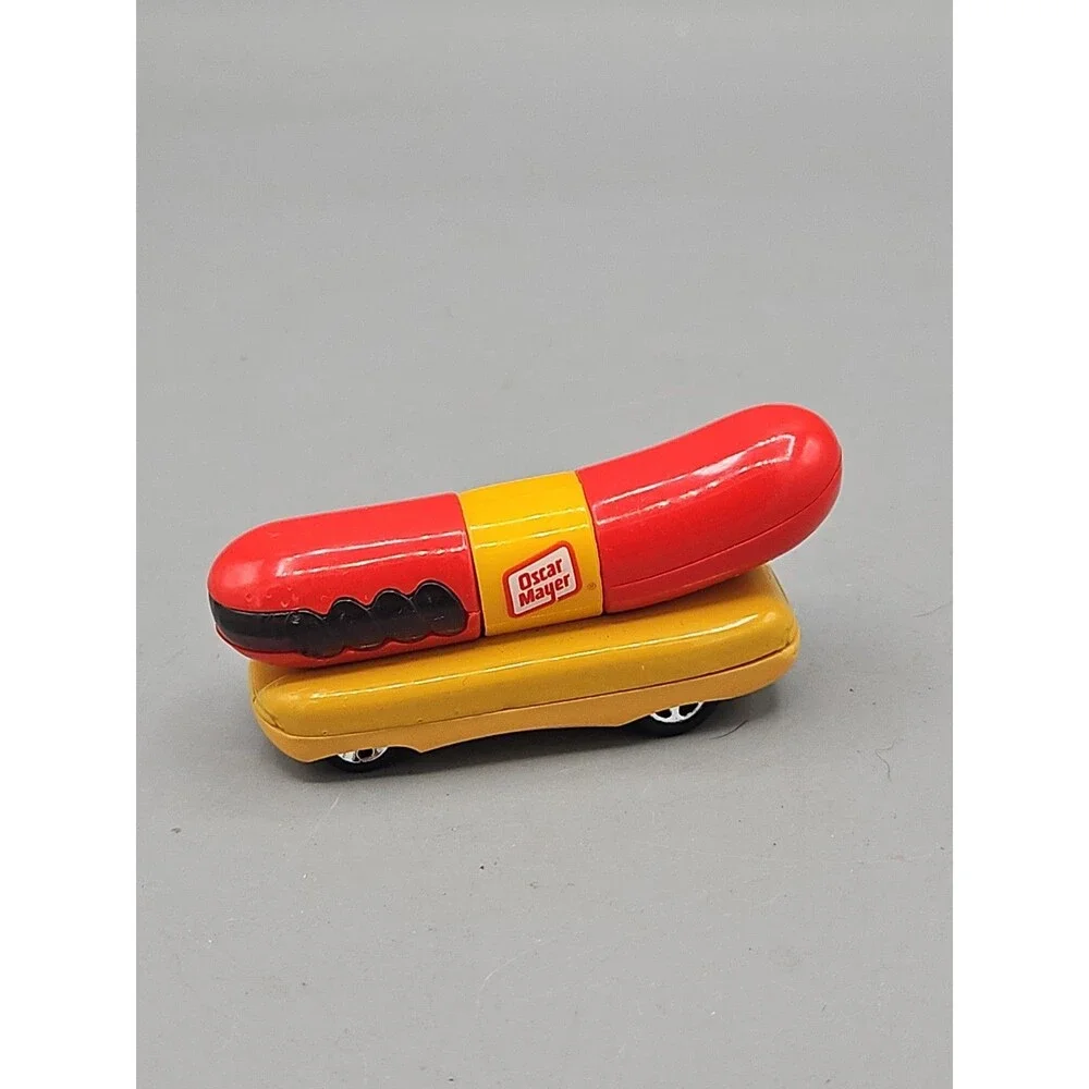 VINTAGE 1993 HOT WHEELS OSCAR MAYER WIENERMOBILE DIECAST 1:64 SCALE CAR TOY