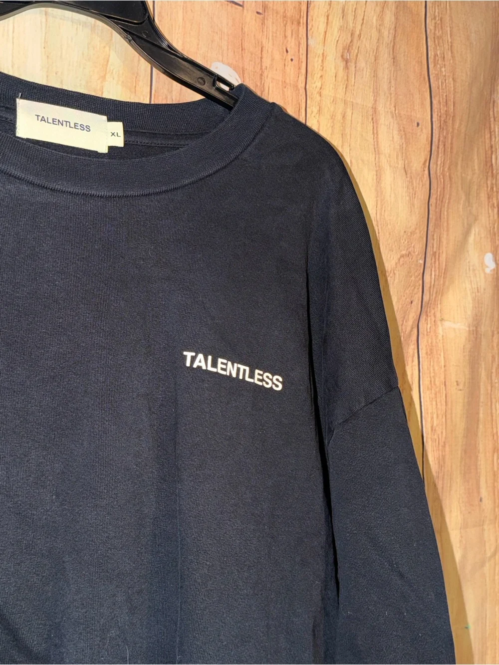 TALENTLESS minimal crewneck