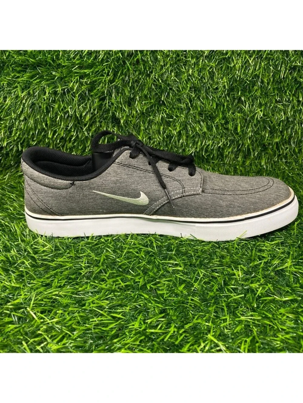 Nike SB Sneakers 729825-011 Men's 13 Charcoal Gray Low Top Skate Shoes 2219