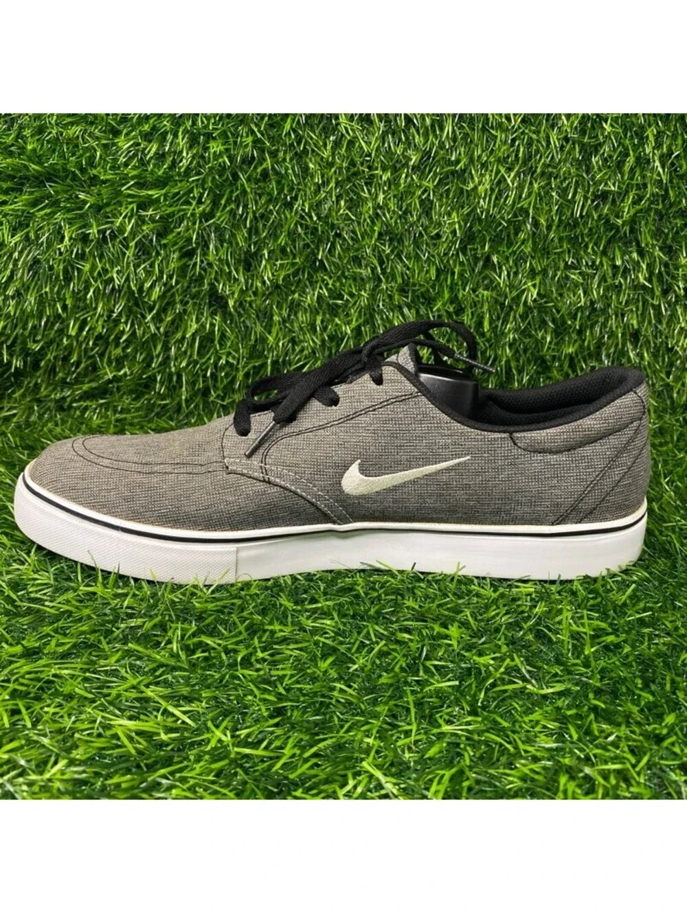 Nike SB Sneakers 729825-011 Men's 13 Charcoal Gray Low Top Skate Shoes 2219