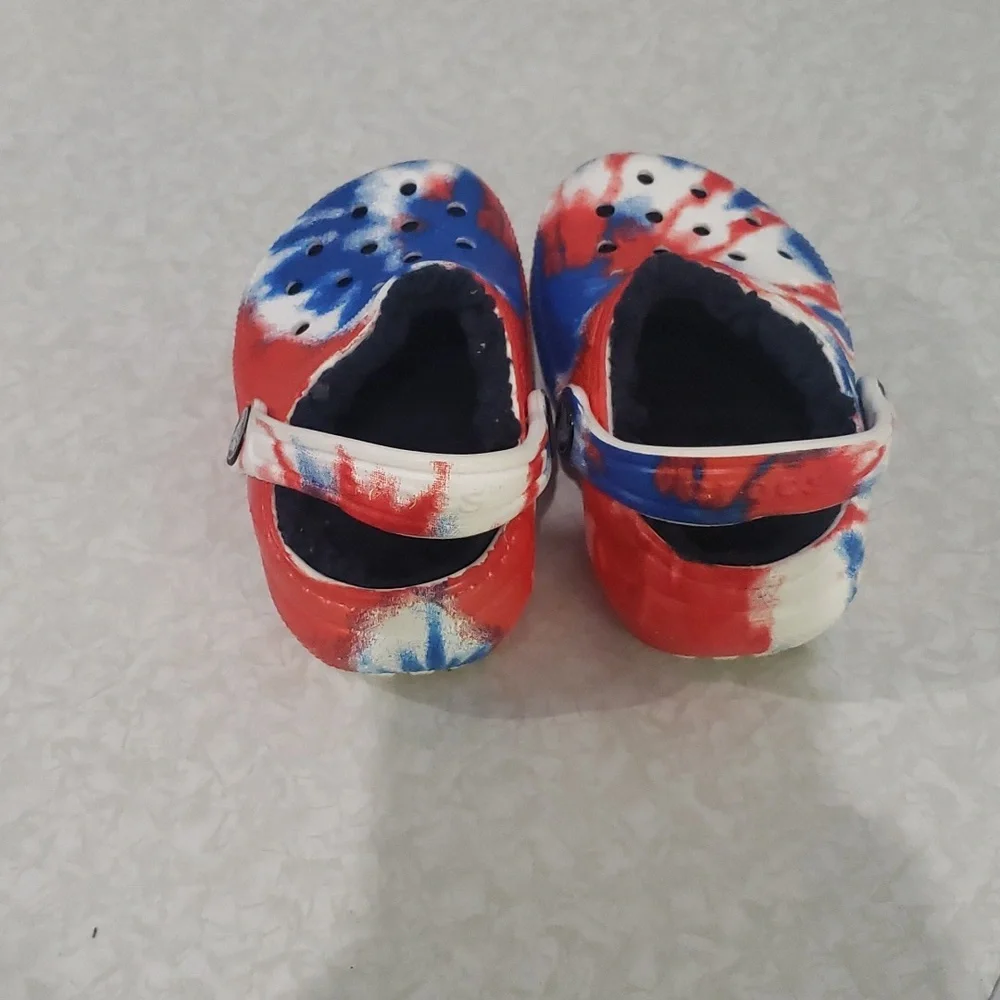 CROCS red white
