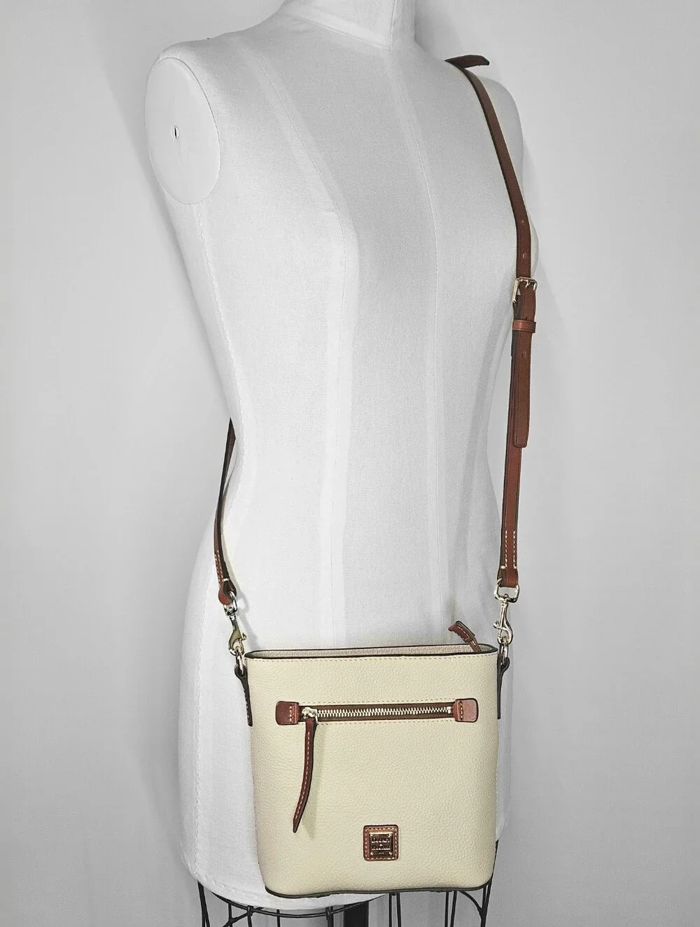 Dooney & Bourke 8x7x3