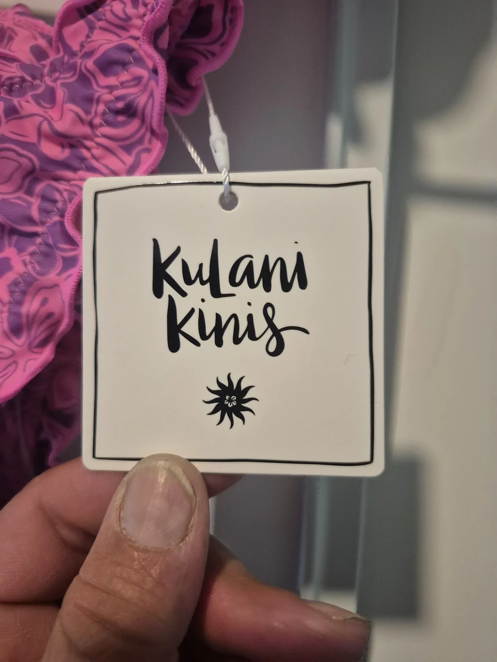 Kulani Kinis vibrant hot