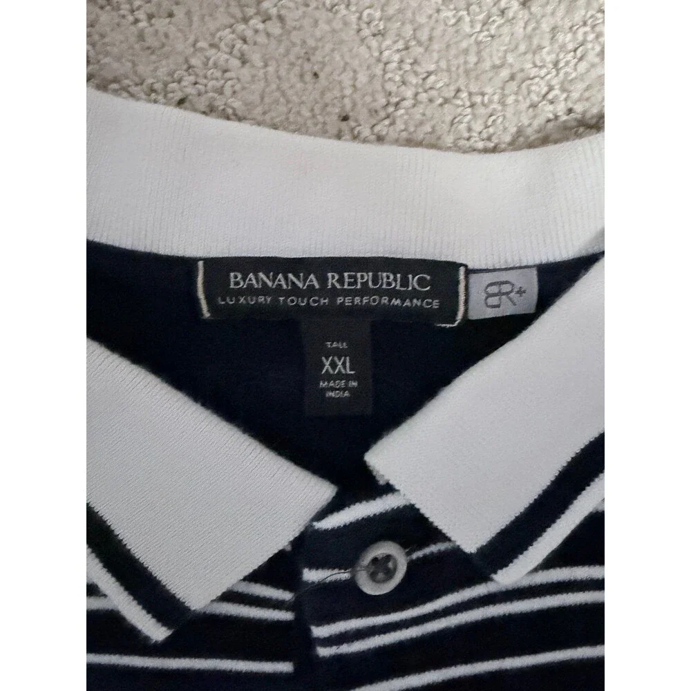Banana Republic selling polo good