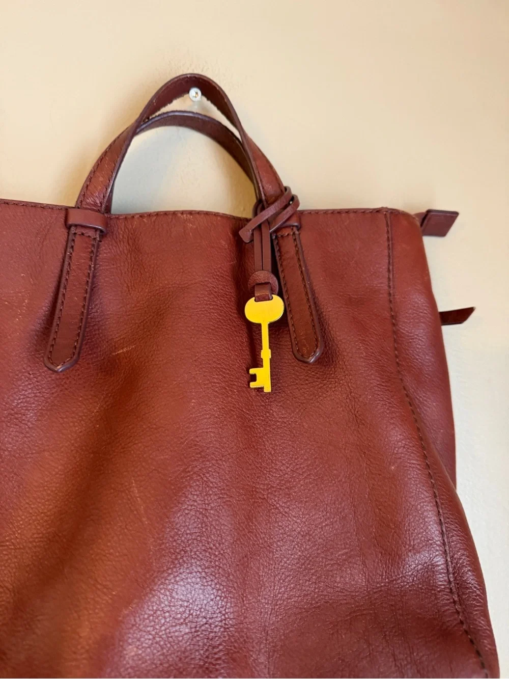 Fossil purse leather
