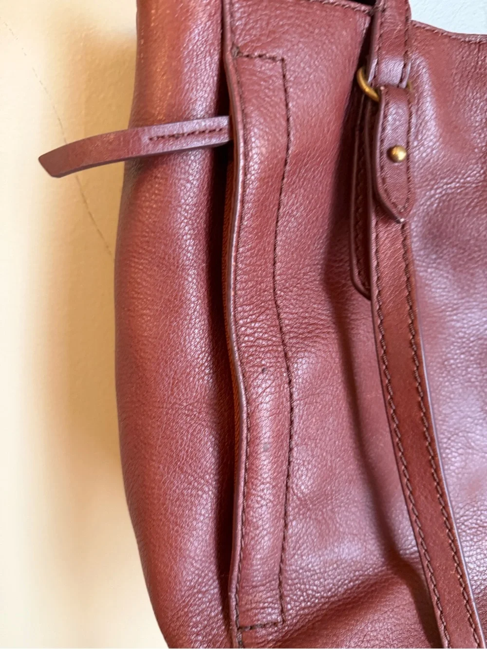 Fossil purse leather